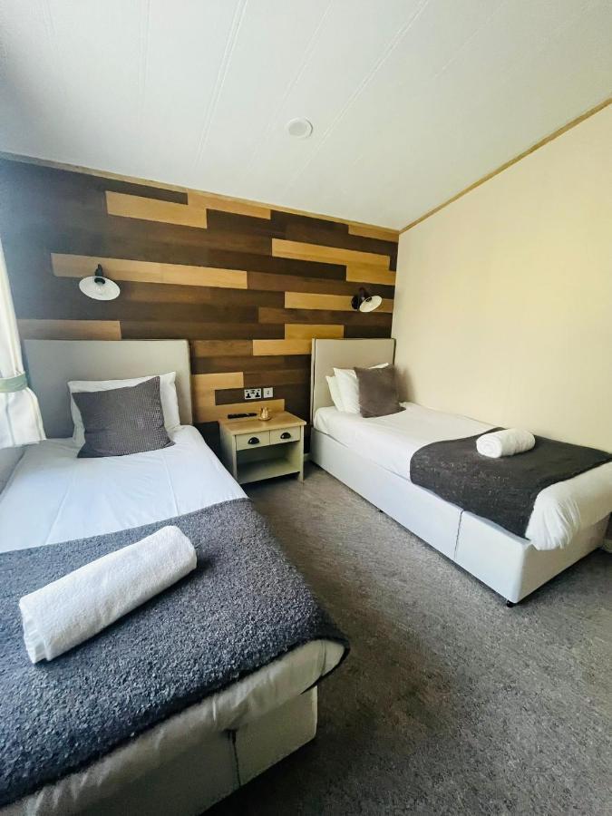 Peace With Hot Tub Holiday home York